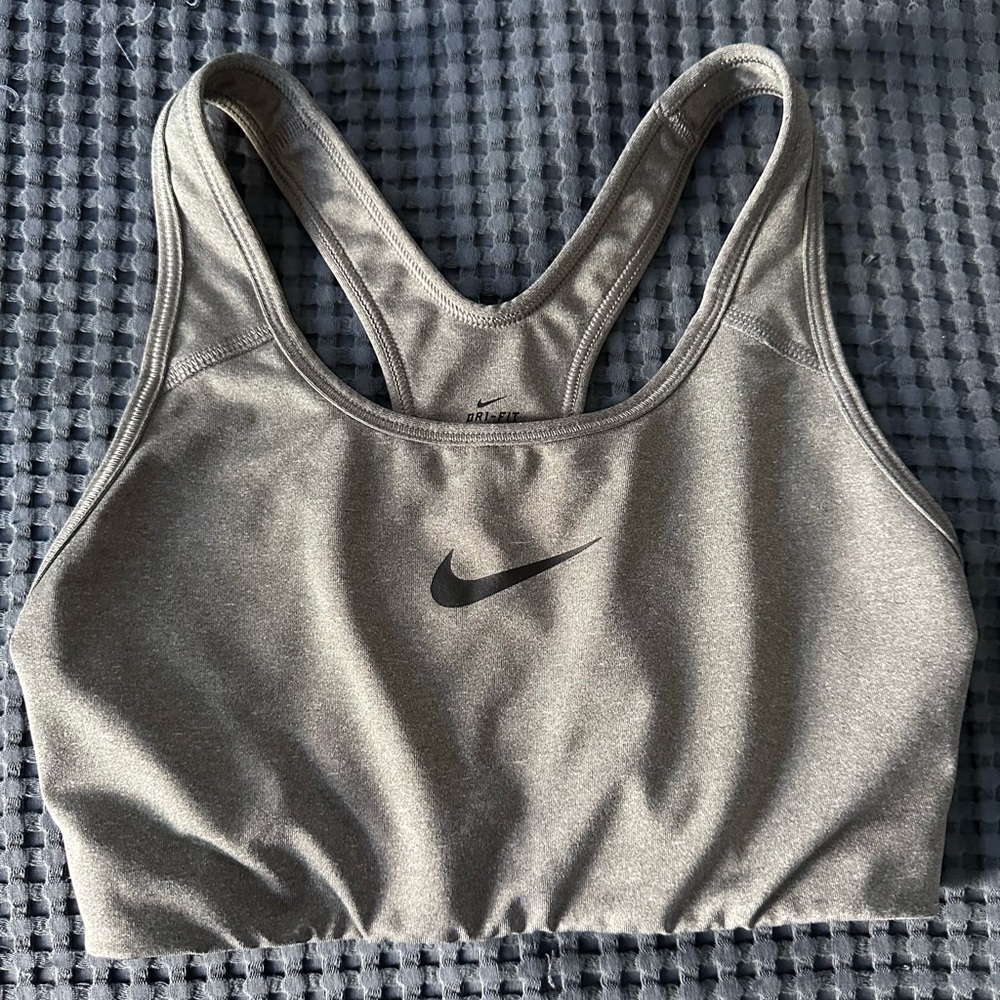 Nike Swoosh Women’s Sports Bra (size S [4-6])